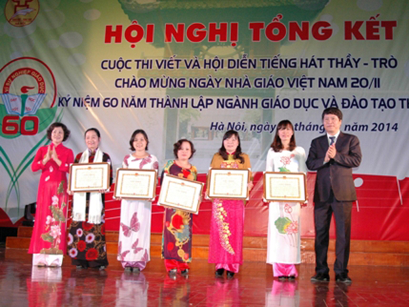 Trao giải cuộc thi viết kỷ niệm 60 năm thành lập ngành và hội diễn tiếng hát thầy và trò